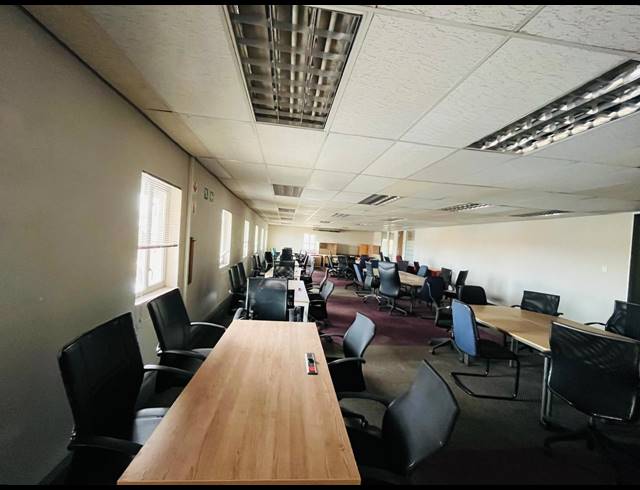 2,000M² OFFICE FOR SALE IN RANDJESPARK